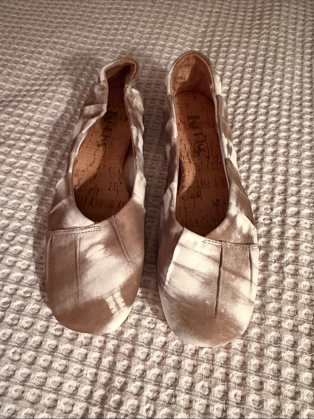 Kork-Ease Women's Cream Satin Ballet Flats
Size 7